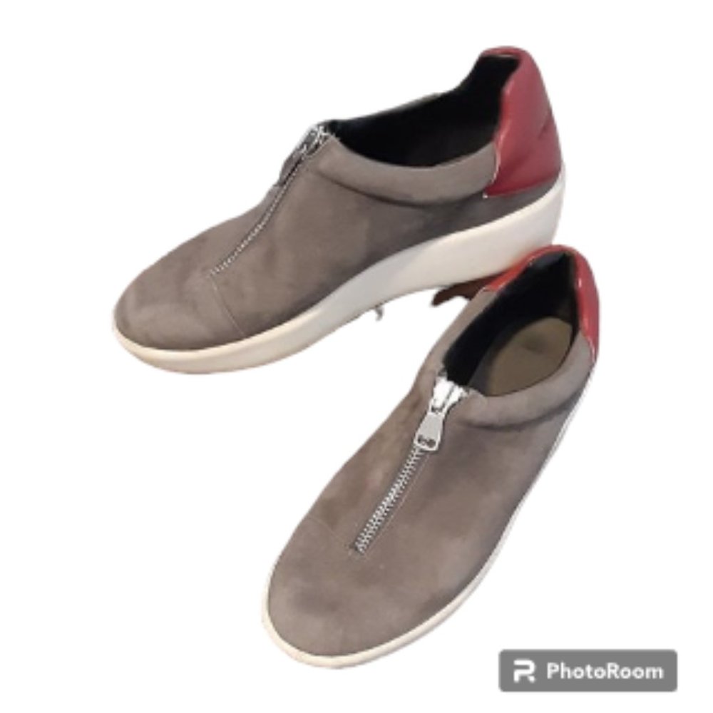 ALICE + OLIVIA Laney Gray Suede Platform Sneakers w/top Zipper & Red Lips